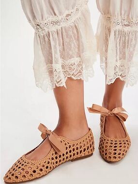 Intentionally Blank Tied With A Bow Woven Ballet Flats